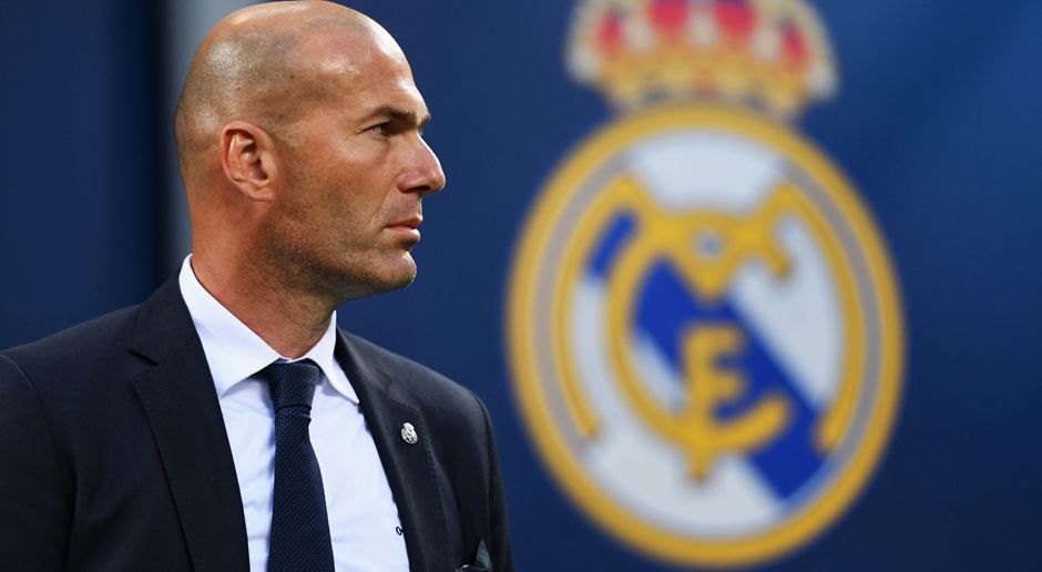 
                <strong>Zinedine Zidane beim Champions-League-Finale</strong><br>
                Und so steht er dann da. Und guckt.
              
