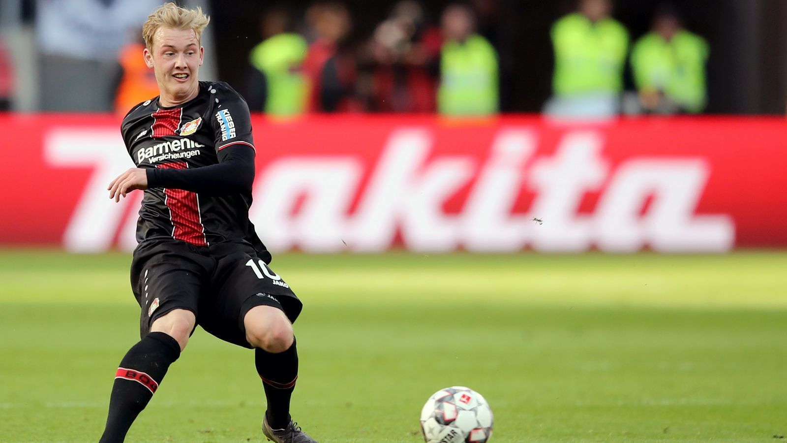 
                <strong>Platz 3 - Julian Brandt (Bayer Leverkusen)</strong><br>
                Torvorlagen: 15Saison-Einsätze: 33
              
