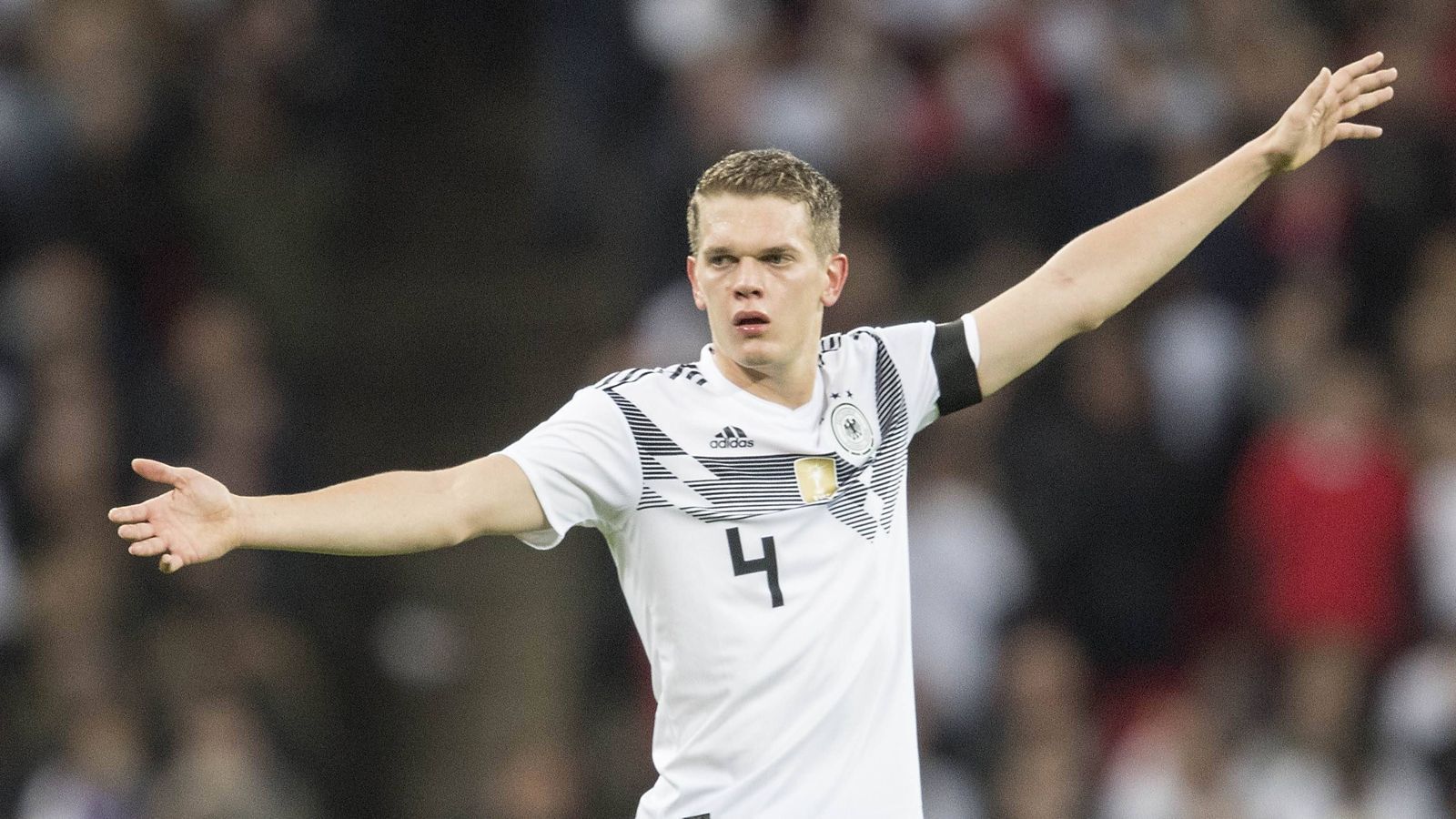 
                <strong>Matthias Ginter</strong><br>
                Nummer 4: Matthias Ginter (Borussia Mönchengladbach), Abwehr, 24 Jahre, 18 Länderspiele, kein Tor
              