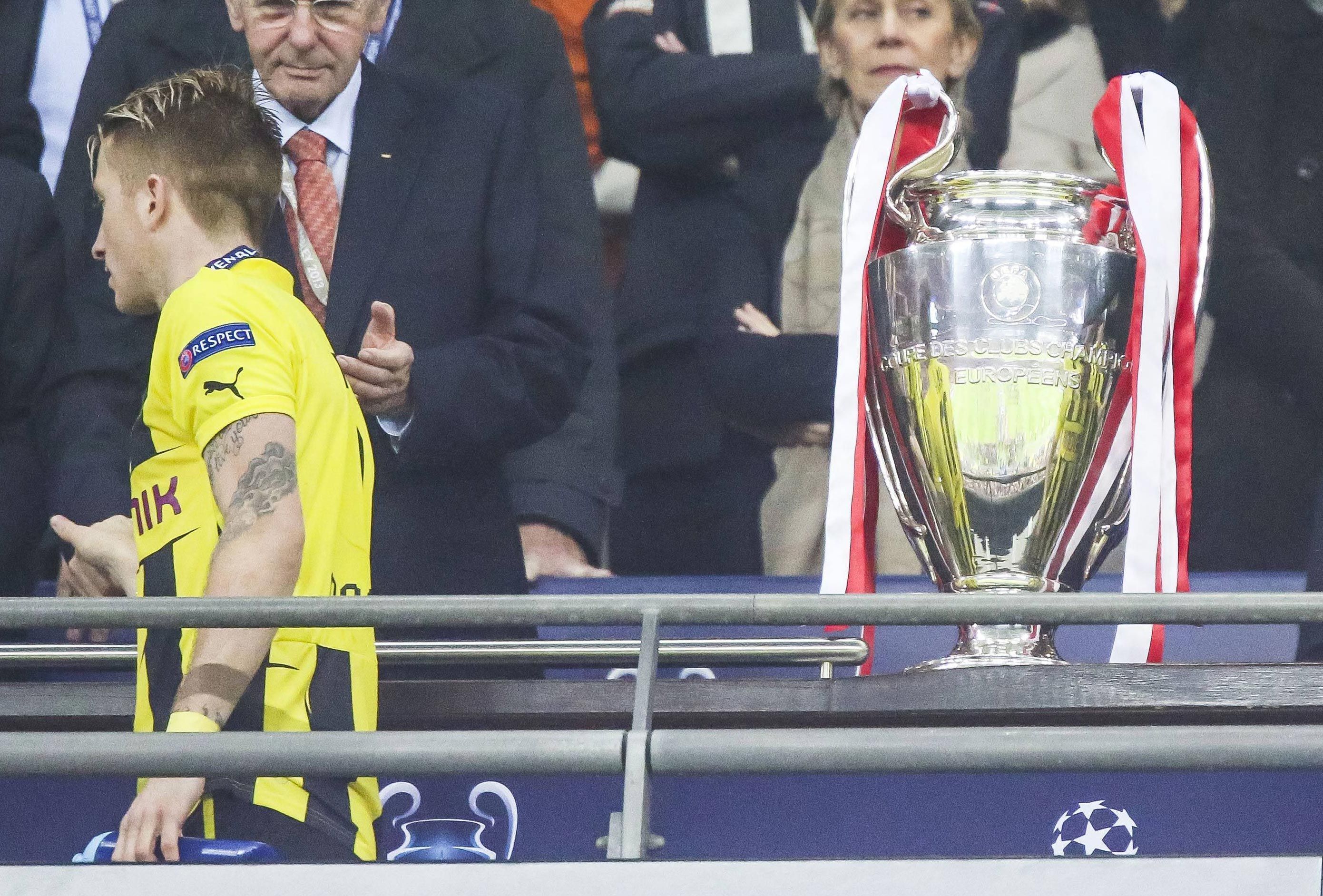 
                <strong>2013: Pleite im Champions-League-Finale</strong><br>
                Im deutschen Champions-League-Finale 2013 in London musste sich der gebürtige Dortmunder ebenfalls dem Rekordmeister geschlagen geben. Mehr als die "Ehren-Medaille" für den zweiten Platz war nicht drin.
              