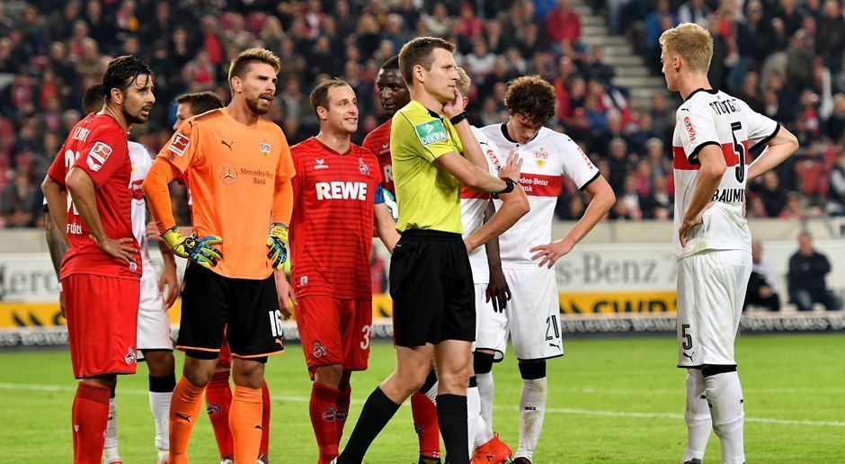 
                <strong>8. Spieltag: Schiedsrichterball statt Köln-Elfmeter</strong><br>
                Ganz bitter für den 1. FC Köln: Referee Benjamin Cortus hatte kurz vor Schluss nach einem Zweikampf zwischen Stuttgarts Dennis Aogo und Sehrou Guirassy zunächst auf Foulelfmeter für den FC entschieden. Nach fast vier Minuten Unterbrechung nahm er seine Entscheidung zurück, nachdem er sich die Szene noch einmal auf dem Bildschirm angeschaut hat. Statt Elfmeter für Köln gab es Schiedsrichterball, den VfB-Keeper Ron-Robert Zieler sofort aufnahm. Wenig später versetzte Chadrac Akolo dem FC in der Nachspielzeit den finalen Tiefschlag zum 1:2. FC-Manager Jörg Schmadtke kochte nach dem Spiel vor Wut. "Der Schiedsrichter hat eine Entscheidung getroffen, die keine klare Fehlentscheidung war", sagte er zu "Eurosport".
              