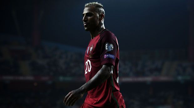 
                <strong>Ricardo Quaresma (linkes Mittelfeld) </strong><br>
                Ricardo Quaresma stammt aus der Jugendakademie von Sporting Lissabon. Sein Profidebüt gab er mit 18 Jahren gegen den FC Porto. Sechs Mal spielte er für die A-Mannschaft und gewann 2002 mit Sporting das Double aus Meisterschaft und Pokalsieg. In der Saison 2003/2004 wechselte er für 6,35 Millionen zum FC Barcelona und zur Saison 2010/2011 in die Türkei zu Besiktas Istanbul. Mit dem türkischen Top-Klub wurde er bereits Pokalsieger (2011) und Meister (2016).
              