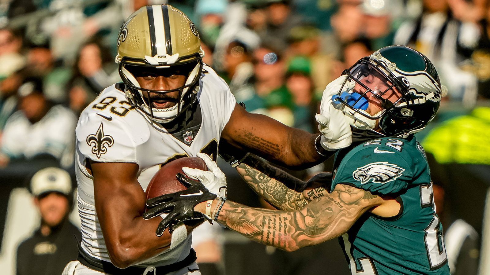
                <strong>21. Platz: New Orleans Saints</strong><br>
                &#x2022; Starter: Juwan Johnson<br>&#x2022; Backups: Foster Moreau, Taysom Hill<br>Interessant wird es bei den Saints. Juwan Johnson ist eigentlich eher ein Receiver, der in der letzten Saison weniger als 50 Prozent als Tight End spielte (dafür viel als Slot oder Wide Receiver). Auf diesem Weg sammelte er knapp über 500 Yards. Taysom Hill ist ein Unikat. Foster Moreau bringt einige für einen Tight End typische Fähigkeiten mit und dient als Allrounder der Gruppe. 
              