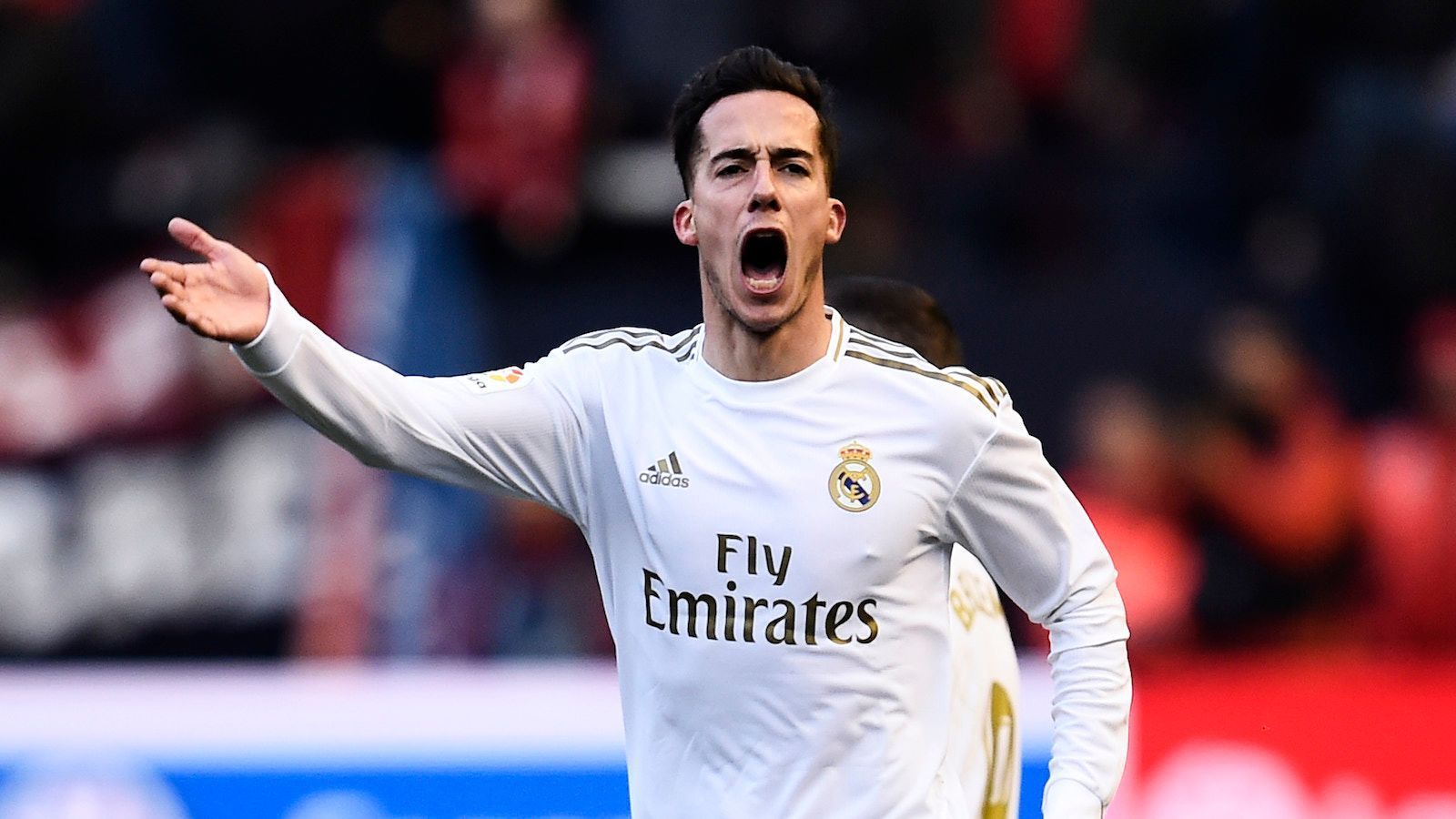 
                <strong>Lucas Vazquez (Real Madrid)</strong><br>
                Die "Bild" brachte zuletzt mit dem Spieler von Real Madrid einen neuen Kandidaten für Bayerns rechte Seite ins Spiel. Vazquez spielt überwiegend in der Offensive, Hatz bei den Königlichen aber auch schon als Rechtsverteidiger ausgeholfen. Laut "Bild" erwägen die Münchner eine Leihgeschäft mit anschließender Kaufoption. Real-Coach Zinedine Zidane hat wenig Verwendung für den 29-Jährigen. Vazquez stand in der letzten Saison in der Liga nur sieben Mal in der Startelf und blieb auch beim 3:2 in Sevilla am Samstagabend 90 Minuten auf der Bank.
              