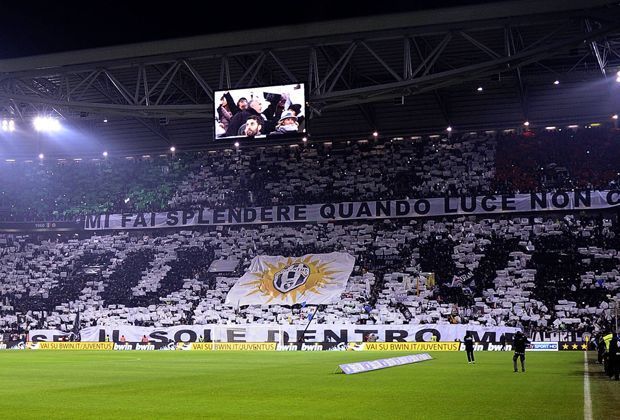 
                <strong>Juventus-Fans finden ihren Klub "magisch"</strong><br>
                Vor einem Heimspiel in der italienischen Serie A feiern sie ihren "magischen" Klub.
              
