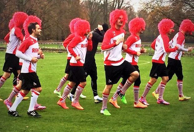 
                <strong>Alaaf, Aloha, Hellau - Fußballstars beim Karneval</strong><br>
                11.11., 11:11 Uhr: Das ist beim 1. FC Köln an diesem Tag die Definition von "Training".
              