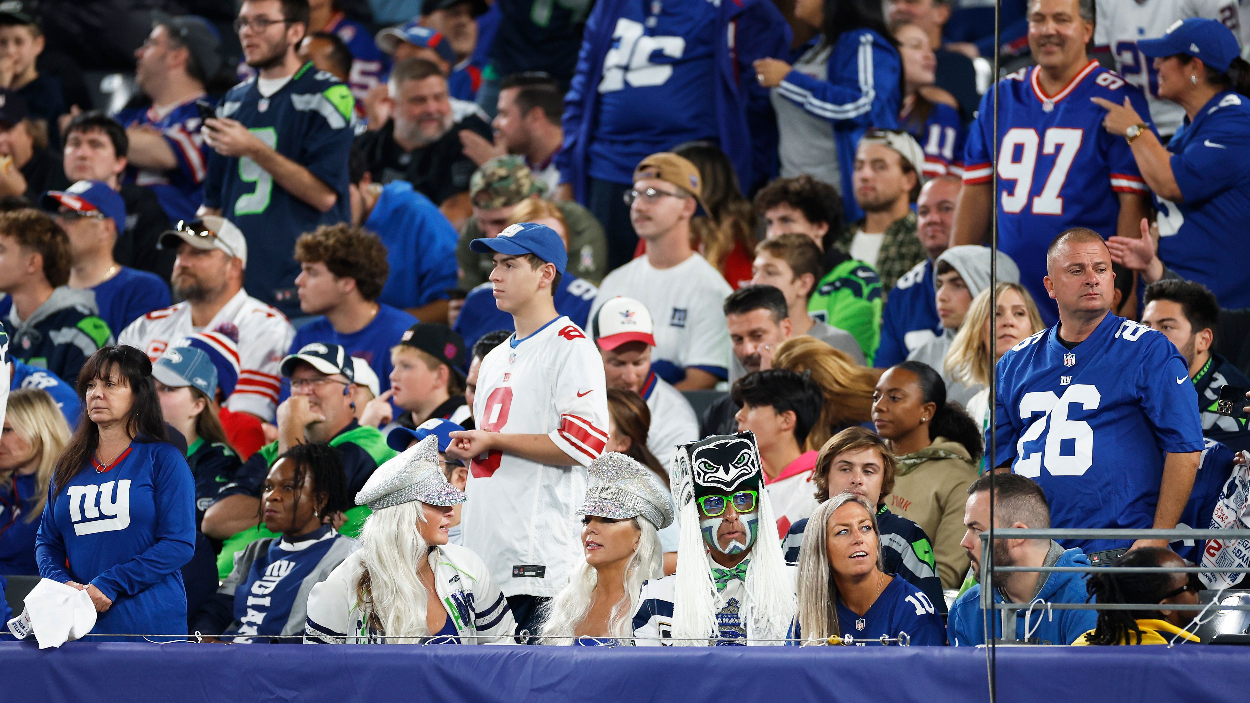 <strong>Verlierer: Die Fans der New York Giants</strong><br>Apropos keinen Spaß machen: Dabei fühlt sich jeder einzelne Fan der New York Giants angesprochen. Nach Jahren des Scheiterns hatte man bei Big Blue kurzzeitig die Hoffnung, dass der Trend aus 2022 sich fortsetzen könnte. Immerhin ging es da bis in die Divisional Round!