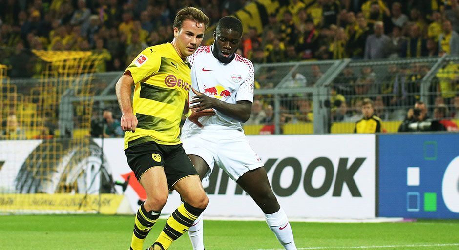 
                <strong>Mario Götze</strong><br>
                Sprüht vor Spielfreude und kann offensiv in der ersten Halbzeit viele Akzente setzen. Hat eine seiner beste Chance in der 19. Minute, als er von Yarmolenko, der aus dem rechten Halbfeld kommt, an der Strafraumgrenze bedient wird. Götze zieht in den Sechzehner, kommt dann aber ins Straucheln. Mit gutem Auge und Präzision setzt er Aubameyang immer wieder gut in Szene. Auch in der zwei Hälfte mit viel Zug nach vorne, entweder als Vorbereiter für Yarmolenko oder im Alleingang. Das i-Tüpfelchen, das Tor, bleibt jedoch aus. ran-Note: 2
              