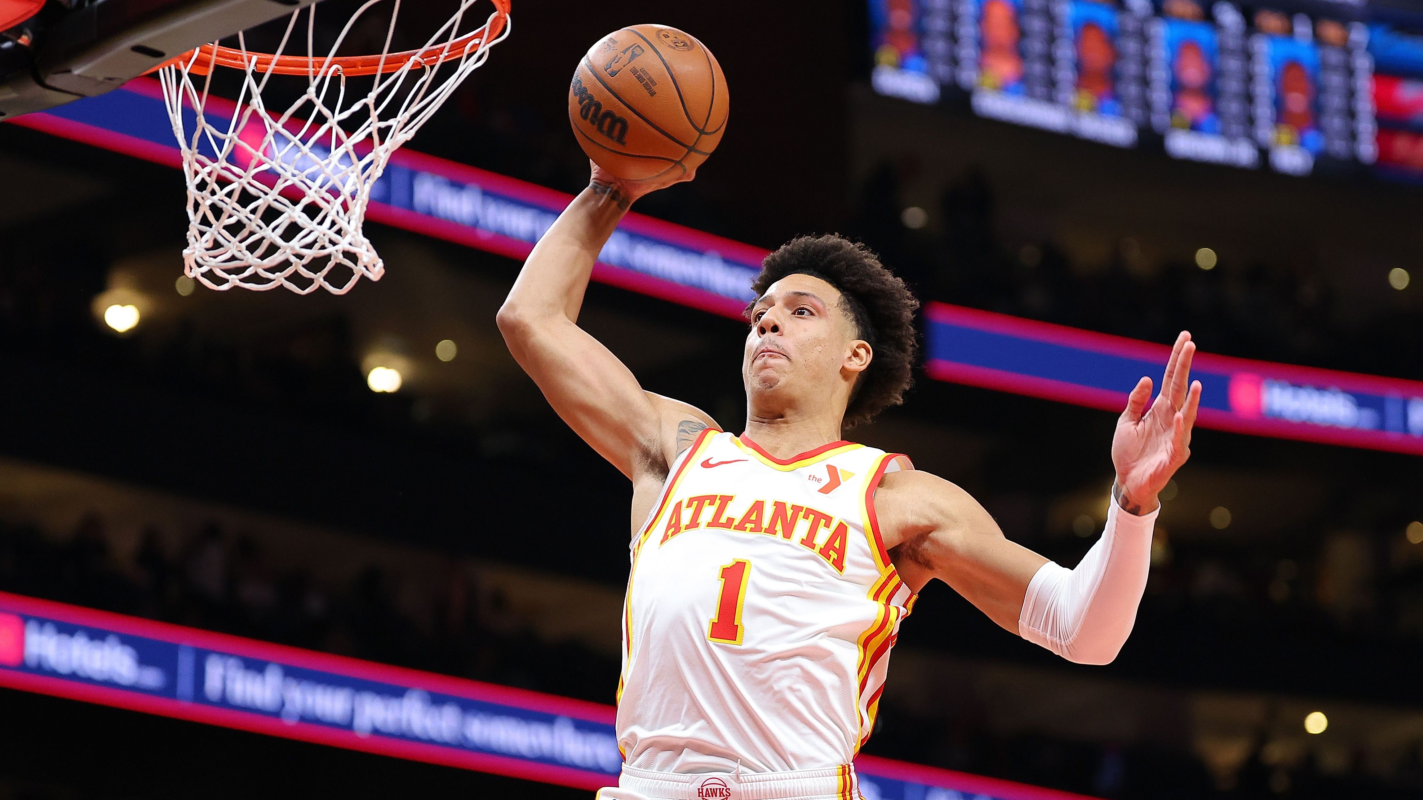 <strong>20. Atlanta Hawks (zuvor Rang 20, 36-41)</strong> <br>Die Hawks sind weiter auf dem Vormarsch. Die PlayIns sind sicher. Nun geht es darum, sich den 9. Rang noch von den Bulls zu schnappen. Jalen Johnson überragt in den letzten Wochen. Gegen die Pistons gelang dem 22-Jährigen sein erstes Triple-Double. Young fehlt weiterhin. Doch die Zukunft in Atlanta könnte sowieso Murray und eben Johnson gehören.