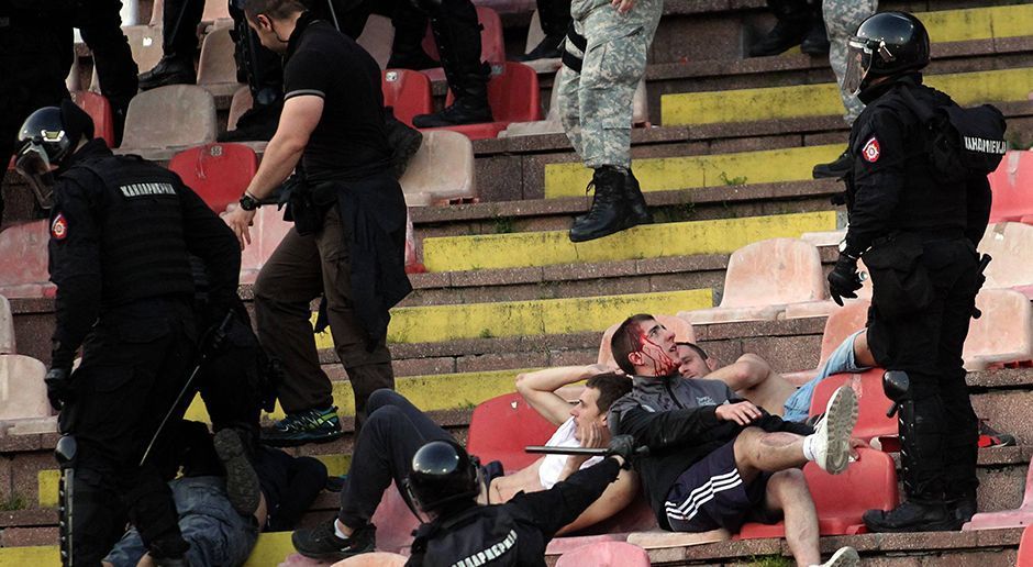 
                <strong>Roter Stern-Fans sind hart im Nehmen</strong><br>
                Anlegen sollten sich die Kölner mit den Fans aus der Nordkurve lieber nicht, denn die kennen kaum Grenzen und sind hart im Nehmen.
              