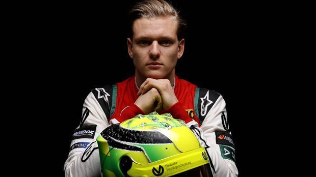 
                <strong>Formel 3</strong><br>
                Ein bekanntes deutsches Talent geht 2018 in seine zweite Saison in der Nachwuchsserie: Mick Schumacher, Sohn von Formel-1-Rekordweltmeister Michael Schumacher, startet für das Prema Powerteam. Zehn Rennwochenenden gibt es, sieben finden im Rahmenprogramm der DTM statt.
              