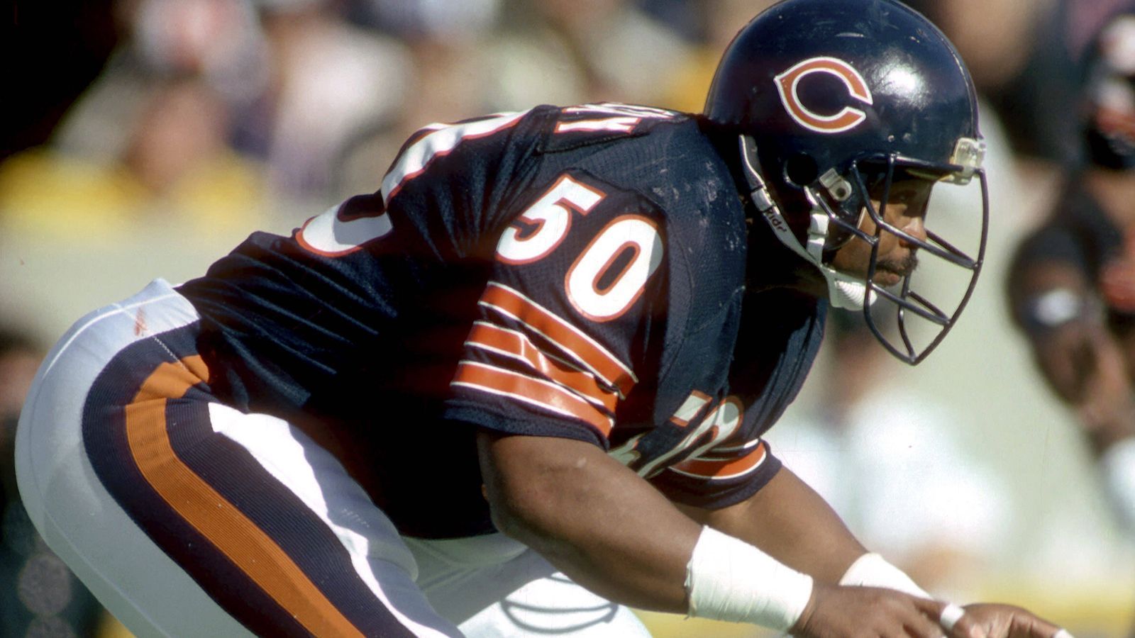 <strong>50: Mike Singletary</strong><br>Team: Chicago Bears<br>Position: Linebacker<br>Erfolge: Pro Football Hall of Famer, Super-Bowl-Champion 1985, zweimaliger NFL Defensive Player of the Year, siebenmaliger First Team All-Pro, zehnmaliger Pro Bowler<br>Honorable Mentions: Alex Wojciechowicz, Justin Houston
