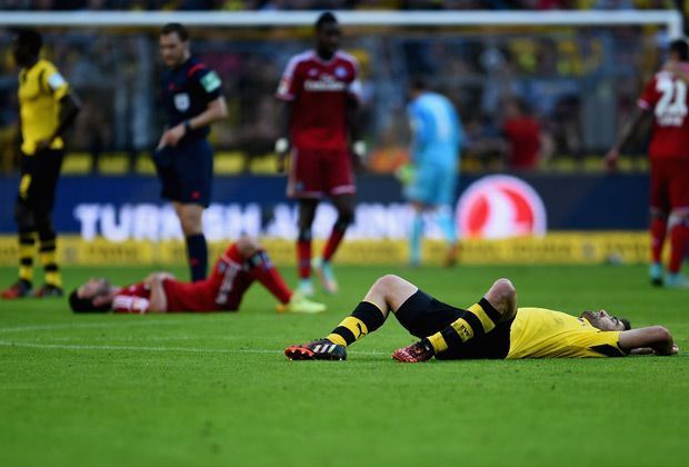 
                <strong>Fix und fertig</strong><br>
                Ausgepumpt nach 90 Minuten Vollgas! Am 7. Spieltag holt der Hamburger SV bei Borussia Dortmund drei Punkte.
              
