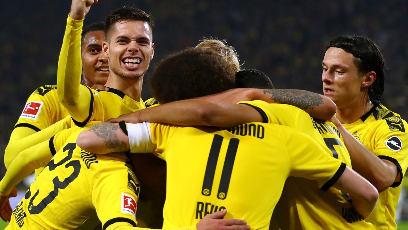 
                <strong>2. Borussia Dortmund</strong><br>
                Höhe der Zahlung des Ausrüsters (jährlich): 10 Millionen Euro bis 2020, ab Juli 2020 30 Millionen Euro jährlich und ursprünglicher Vertrag bis 2022 offenbar um sechs Jahre bis 2028 (Volumen 240 Millionen Euro) verlängert.Ausrüster: Puma
              