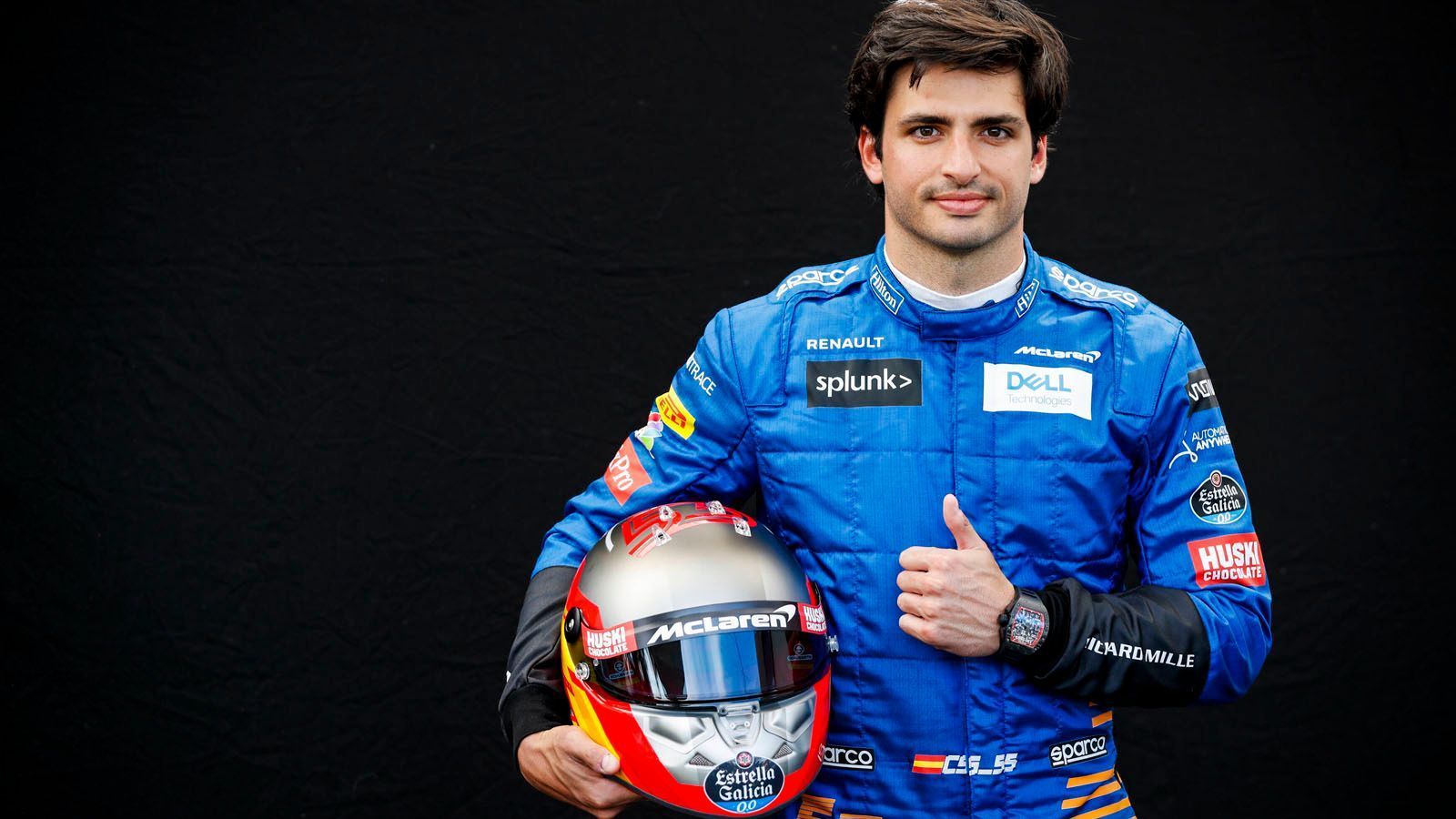 
                <strong>Carlos Sainz jr. hadert mit den schnellen Kurven</strong><br>
                Überhaupt scheint der McLaren schnell unterwegs zu sein. Carlos Sainz jr., der kommende Saison bei Ferrari den Platz von Vettel einnehmen wird, landete im Auftaktrennen auf Platz 5. Ein Ergebnis, auf das der Spanier am Wochenende aufbauen könnte. Gegenüber seinem Teamkollegen Norris hatte er noch das Problem, dass er sich "in den schnellen Kurven nicht wohlgefühlt" hat. Daher war Sainz im Qualifing mehr als 0,3 Sekunden langsamer als Norris und landete lediglich auf Startplatz 8, Norris hingegen auf Startplatz 3. Er wird am Wochenende daran arbeiten, dieses Defizit zu beseitigen. 
              