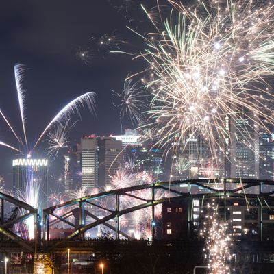 Feuerwerk vor der Bankenskyline in Frankfurt