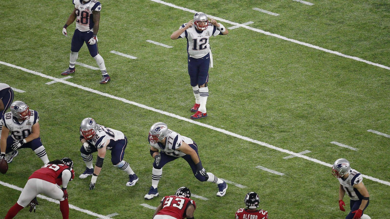 
                <strong>Brady über die Transformation der Mentalität in seiner Karriere</strong><br>
                "Wir lagen im Super Bowl 51 mit 3:28 gegen die Atlanta Falcons zurück. Man kann sich diese Situation ansehen und im Grunde genommen aufhören und 'Scheiß drauf' sagen. Wir haben keine Chance zu gewinnen. Oder man könnte sagen, dass dies ein erstaunliches Comeback werden wird. Wenn wir zurückkommen, wird dies ein entscheidender Moment in unserem Leben oder in unserer Profikarriere sein. Wenn man die Einstellung ändert, um so zu denken, hat das eine sehr kraftvolle Wirkung anstatt entmutigend zu sein."
              