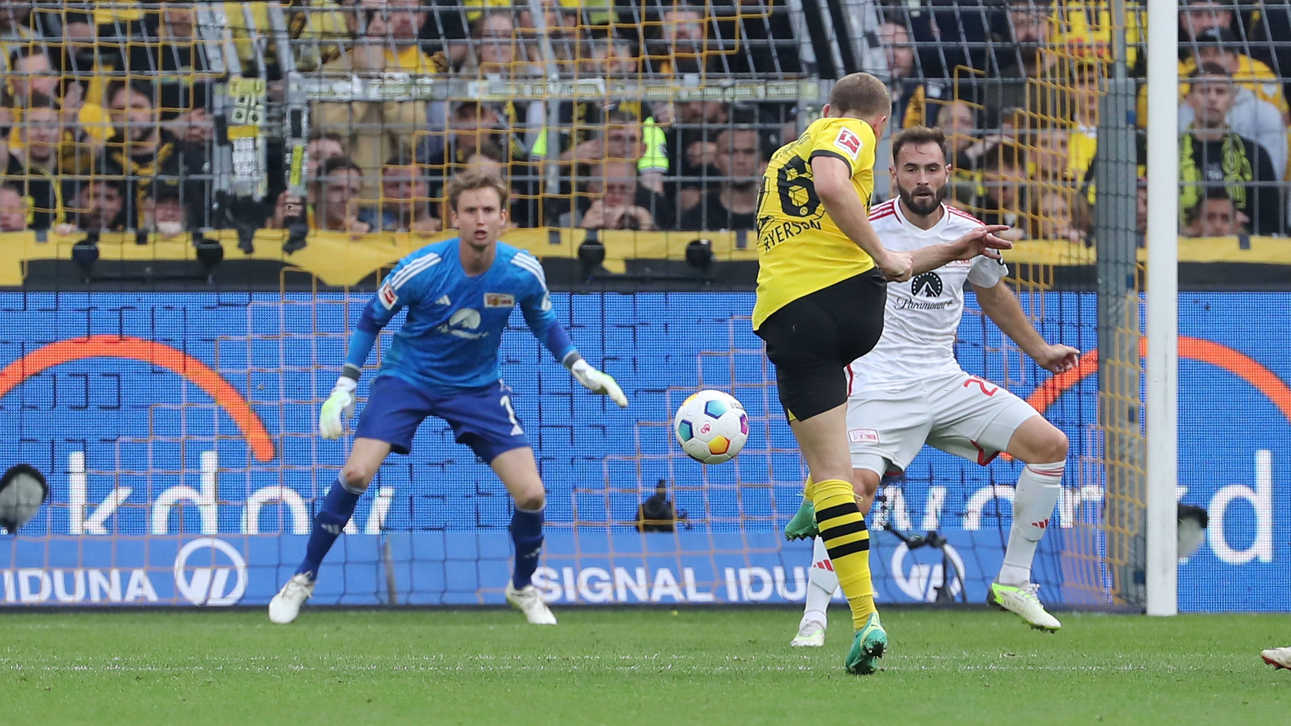 <strong>Frederik Rönnow (Union Berlin)<br></strong>Noch ein Unioner in der Liste. Auch Keeper Frederik Rönnow ist nur bis 2024 gebunden, im August hielten sich bereits Gerüchte um einen Wechsel zu Lazio Rom. Dazu kam es bekanntlich nicht, der Däne steht noch immer in Ostberlin zwischen den Pfosten. Ob er das auch über 2024 hinaus tun wird, muss sich erst noch zeigen.