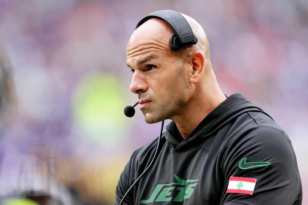 The head coach Robert Saleh was not allowed to say goodbye to the team