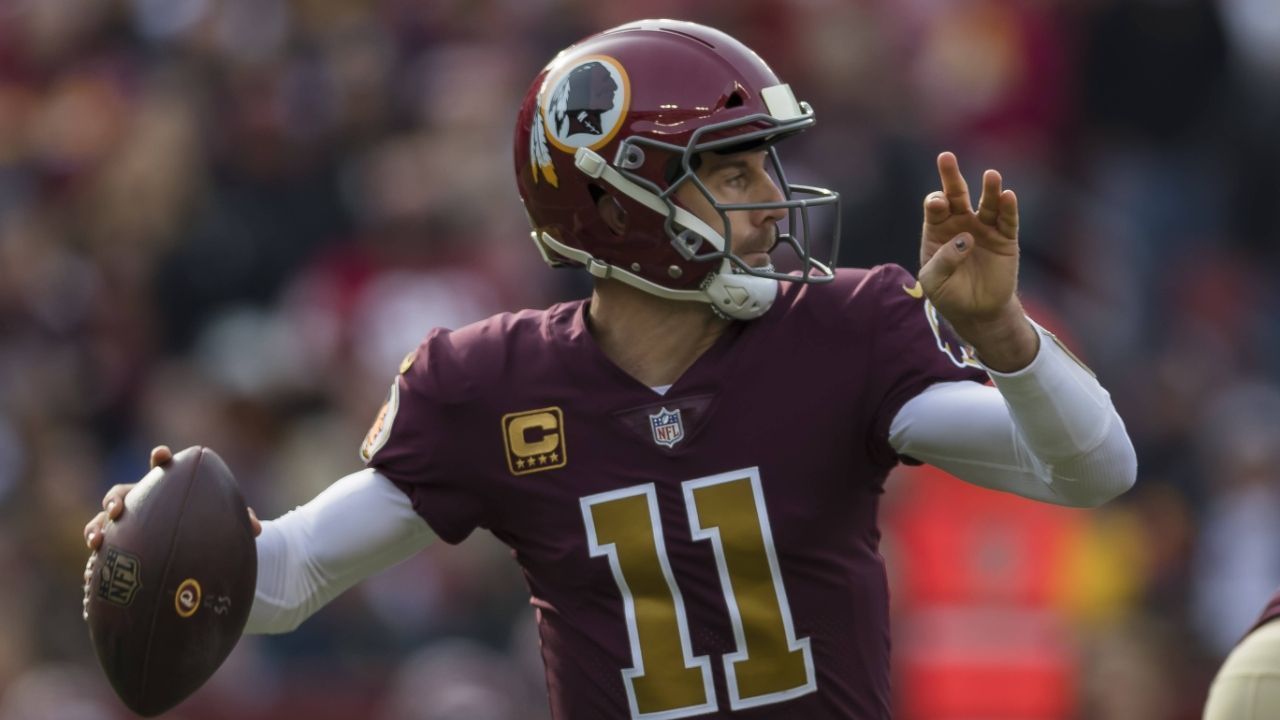 
                <strong>Washington Redskins: Quarterbacks</strong><br>
                Nach einer schweren Verletzung steht Quarterback Alex Smith bei den Washington Redskins vor seinem Comeback. Die Frage wird sein, ob er Sophomore Dwayne Haskins so leicht verdrängen kann. In beide haben die Redskins viel investiert: Smith verdient mehr Geld, bei Haskins haben sie einen hohen Draft-Pick geopfert. 
              