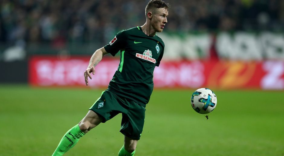 
                <strong>Flop: Milot Rashica (SV Werder Bremen)</strong><br>
                Spätestens in der Winterpause startete der SV Werder die Mission Klassenerhalt - mit der Verpflichtung von gleich vier neuen Spielern. Darunter der teuerste der Vereinsgeschichte: Der Kosovare Milot Rashica, der aufgrund seiner Schnelligkeit auf dem Flügel mit Lionel Messi verglichen wird, kostete etwa 7,5 Millionen Euro. Seine bisherige Bilanz sieht aber eher bescheiden aus: In drei Spielen stand er auf dem Platz, schoss dabei ein Tor. Vier Mal war er gar nicht im Kader. Trainer Florian Kohfeldt sieht dennoch kein Grund zur Beunruhigung: "Milot ist ein Spieler, der uns jetzt schon verstärkt. Aber vor allem auch einer, den wir perspektivisch zu einem absoluten Leistungsträger entwickeln wollen", begründete er nach dem Augsburg-Spiel.
              