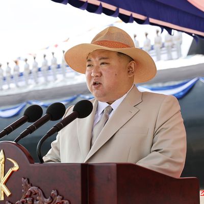 Kim Jong-un während der Feierlichkeiten zum Stapellauf des U-Boots Nummer 841 "Hero (Held) Kim Kun Ok"