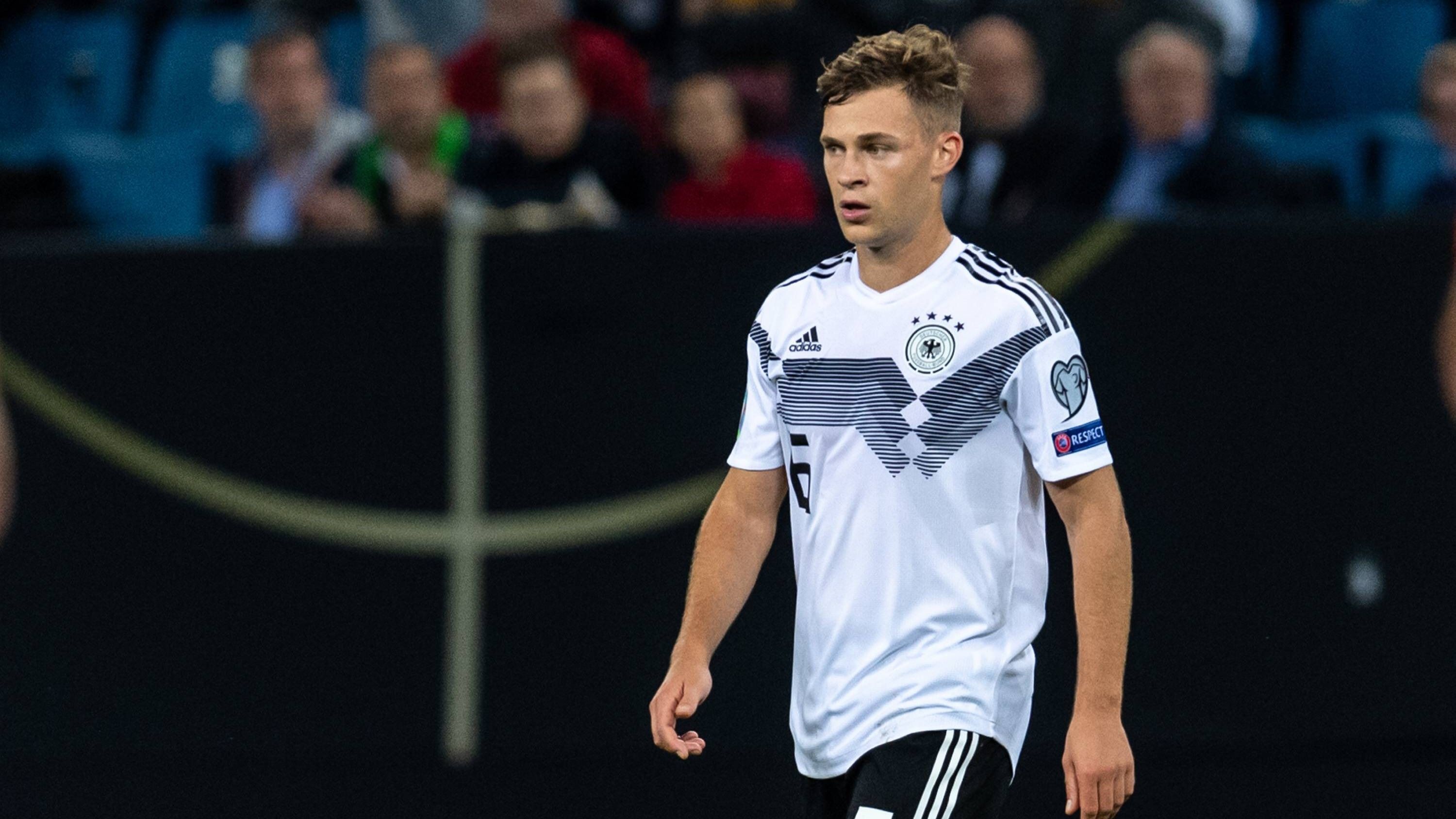 
                <strong>Mittelfeld: Joshua Kimmich </strong><br>
                Joshua Kimmich leitete die Führung in der Partie gegen die Niederlande durch einen traumhaften Pass ein und zeigte insgesamt eine passable Leistung, am Montag sollte der Münchner wieder gesetzt sein.
              