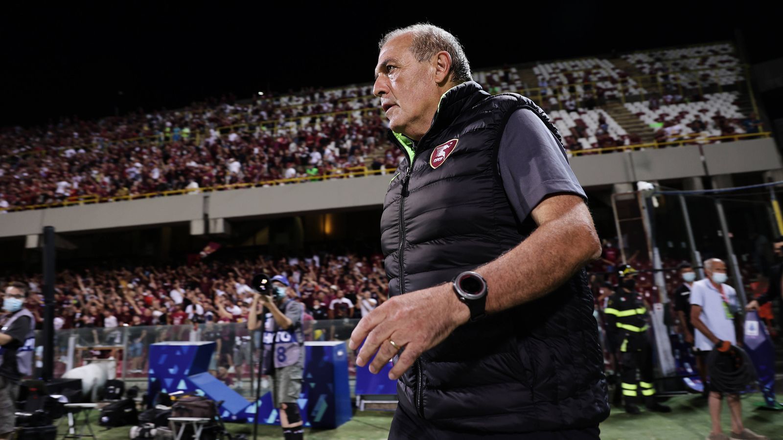 
                <strong>Trainer Fabrizio Castori ist ein Routinier</strong><br>
                In Fabrizio Castori erwartet Ribery einen erfahrenen Trainer. Der 67-Jährige kommt seit dem Jahr 1980 auf rund 20 Trainerstationen. Sein größter Erfolg war die Meisterschaft in der Serie B 2014/2015 mit dem FC Capri. Danach erlebte er seine erste und für lange Zeit einzige Spielzeit in der Serie A. 2020 übernahm er den US Salernitana und führte die Mannschaft zum Aufstieg.
              