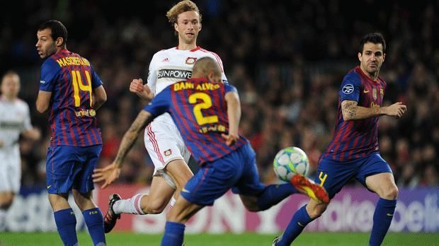 
                <strong>Barcelona-Leverkusen</strong><br>
                FC Barcelona - Bayer Leverkusen, 2011: Wieder Leverkusen, wieder eine Lehrstunde. Im Spiel gegen den FC Barcelona hieß es im Achtelfinale 2011 7:1 für die Spanier. Alleine Lionel Messi erzielte fünf Treffer.
              