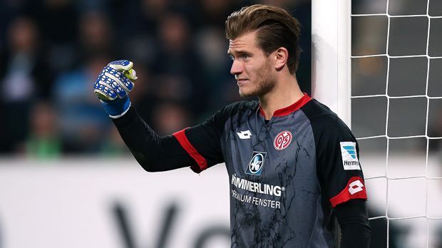 
                <strong>Loris Karius (Abgang 1. FSV Mainz 05)</strong><br>
                Loris Karius (Abgang 1. FSV Mainz 05): Auch den Keeper von Mainz 05 verlässt die Bundesliga. Der 22-Jährige wird zukünftig unter Jürgen Klopp beim FC Liverpool spielen. Karius unterschrieb einen Fünfjahresvertrag bis 2021.
              