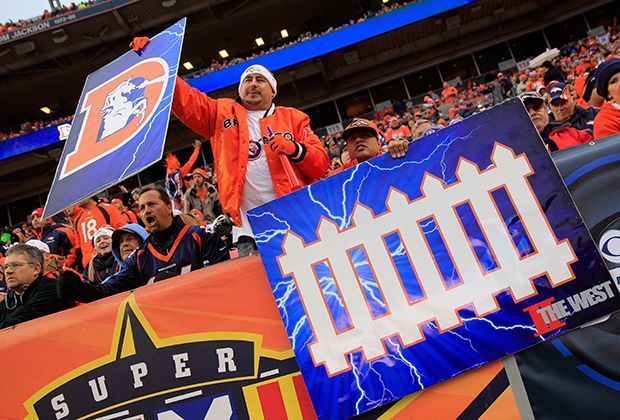 
                <strong>Indianapolis Colts vs. Denver Broncos</strong><br>
                Aber wieder rein ins Stadion. Die Fans geben alles, um ihre Broncos nach vorne zu treiben. Dieser Anhänger weiß, dass es nicht allein auf Manning und seinen Angriff ankommt.
              