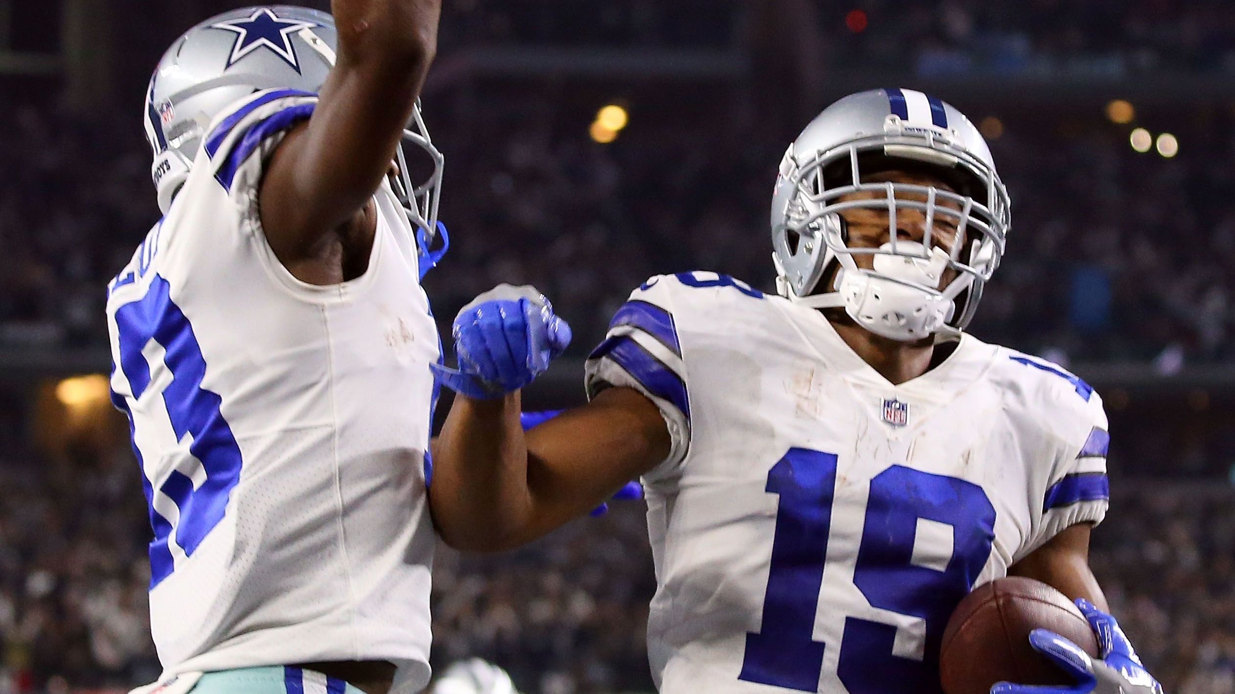 <strong>Dallas Cowboys: Michael Gallup statt Amari Cooper (2022)</strong><br>Besitzer Jerry Jones bekleckert sich generell nicht mit Ruhm und verzichtet auf einen offiziellen General Manager. Eigentlich müsste das der größte Fehler sein. Davon abgesehen entschieden sich die Cowboys 2022, Gallup als Receiver zu halten und Cooper gehen zu lassen, um Geld zu sparen. Gallup bekam einen Fünfjahresvertrag über 62,5 Millionen, Cooper wurde für einen Fünftrundenpick zu den Browns verscherbelt. 2023 wurde Gallup entlassen. Dann beendete der erst 28-Jährige seine Karriere. Cooper performte bei den Browns, trotz der dortigen Probleme.