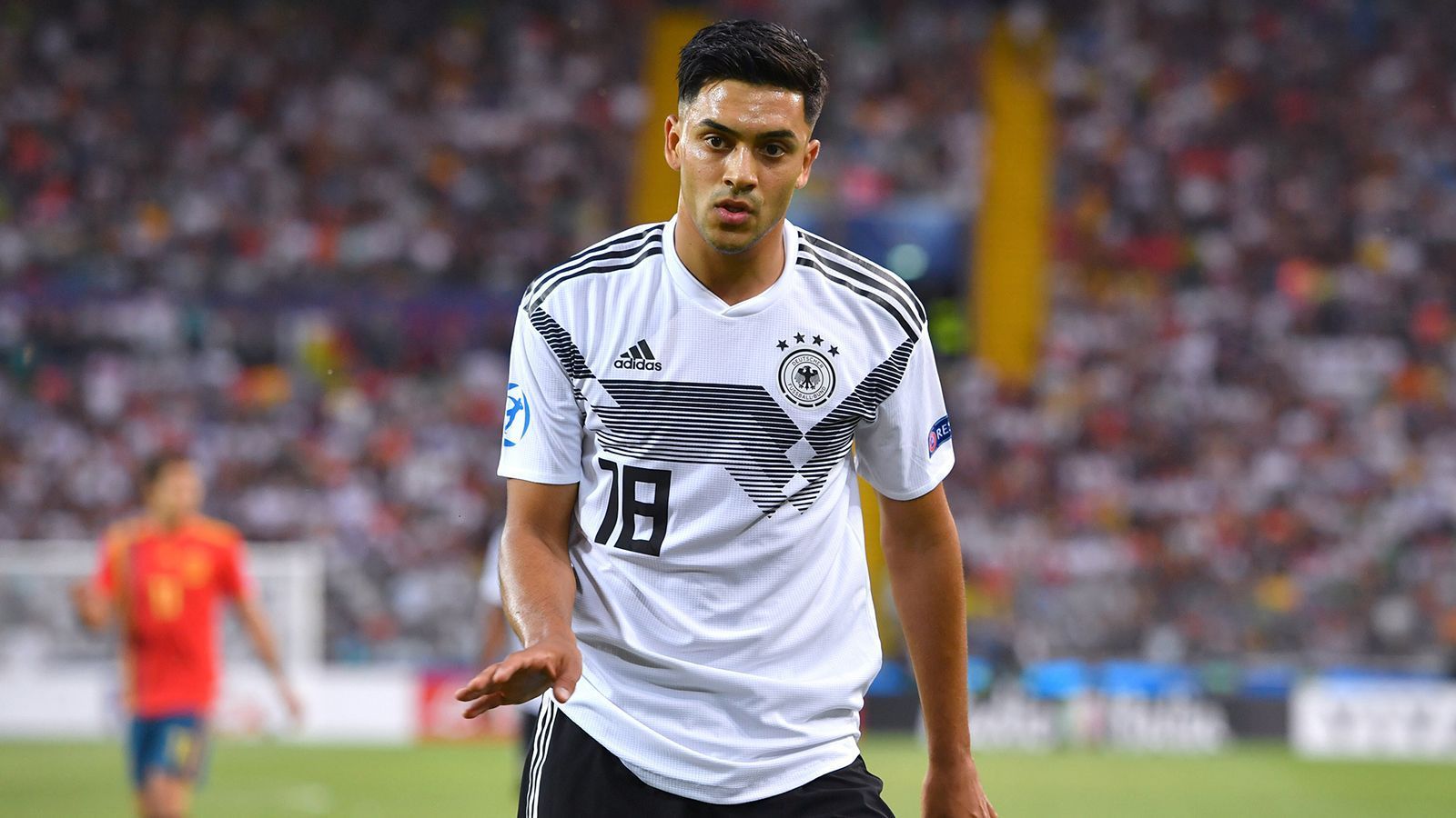 
                <strong>Mittelfeld/Sturm: Nadiem Amiri</strong><br>
                Auch der feine Techniker von Bayer Leverkusen fährt mit zu den olympischen Spielen. Eine der Überraschungen im Kuntz-Kader, aber definitiv eine große Verstärkung. Der 24-Jährige fährt als einer der drei älteren Spieler mit zum Turnier.
              