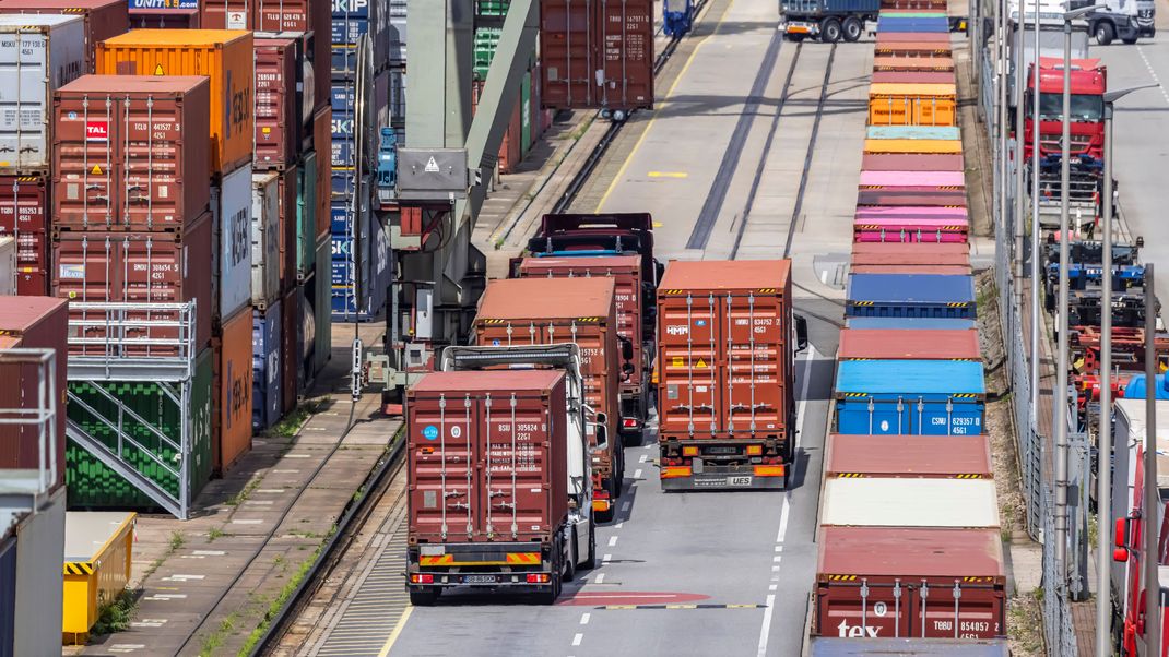 Die deutsche Wirtschaft ist extrem exportorientiert. Im Bild: Container im Binnenhafen von Mannheim.