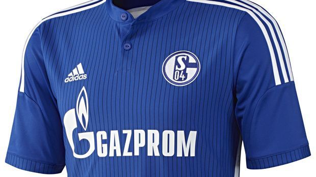 
                <strong>FC Schalke 04 Heimtrikot</strong><br>
                Beim letzten Heimspiel der Saison wird es zudem einen Sonderdruck des neuen Trikots geben. In dieser Partie werden die Rückennummern der Spieler von hunderten kleiner Fotos der Schalke-Fans gebildet. 
              