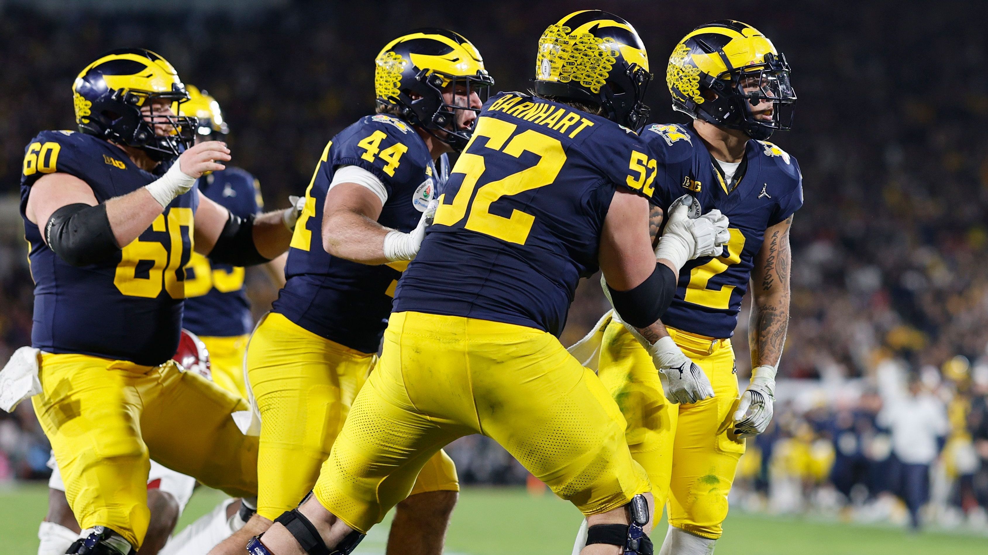 <strong></strong><strong>3. Blake Corum vs. Wahingtons Linebacker</strong> <br>Nachdem zwei Jahre in Folge die Offensive Line der Wolverines als beste im College Football ausgezeichnet wurde, ging diese Ehre diese Saison in den Huskies an den kommenden Gegner. Das ändert aber nichts an der Klasse von Michigans großen Jungs.