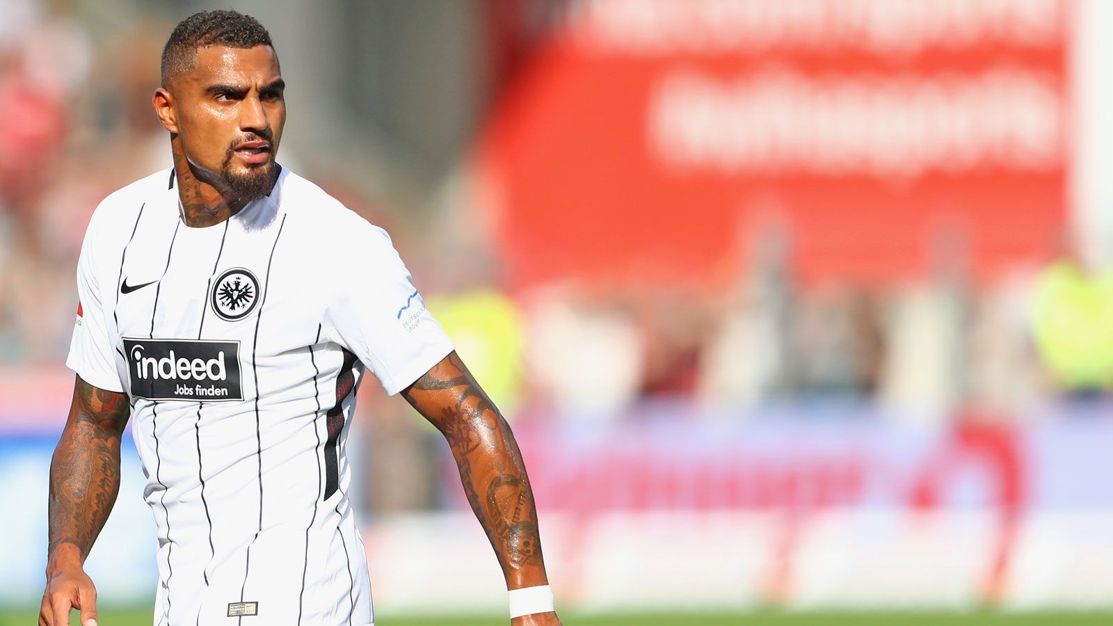 
                <strong>PLATZ 5: Kevin-Prince Boateng</strong><br>
                "Es kommt mir vor, als ob wir mehr gegen Pyrotechnik kämpfen als gegen Rassismus." (Kevin-Prince Boateng)
              