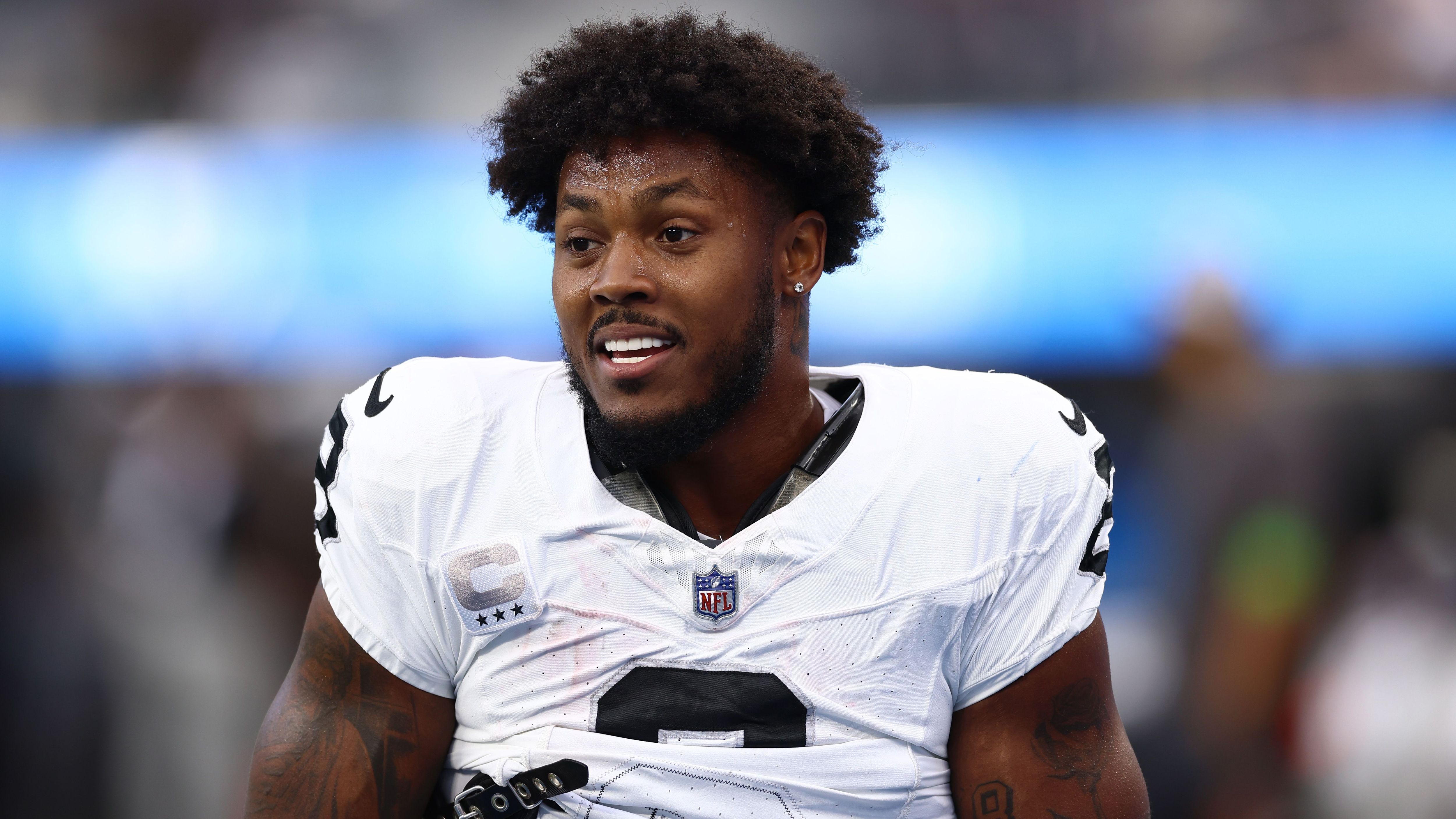 <strong>Las Vegas Raiders: Josh Jacobs</strong><br>Der letztjährige "Rushing-Champion" kommt 2023 nur schwer in die Gänge. 166 Rushing Yards sind für einen Mann seiner Klasse schlichtweg zu wenig. Der negative Höhepunkt? Das Spiel gegen die Buffalo Bills, als der 25-Jährige für "Minus-Yards" lief.