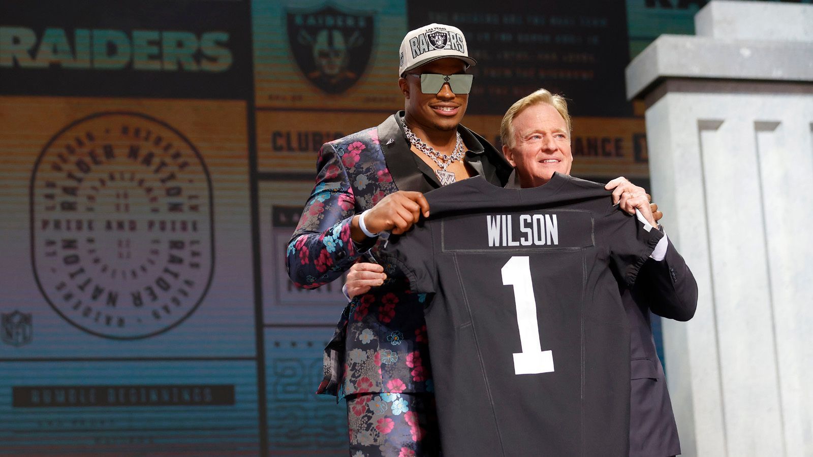 
                <strong>Draft-Pick 7: Las Vegas Raiders - Tyree Wilson, Edge</strong><br>
                
              