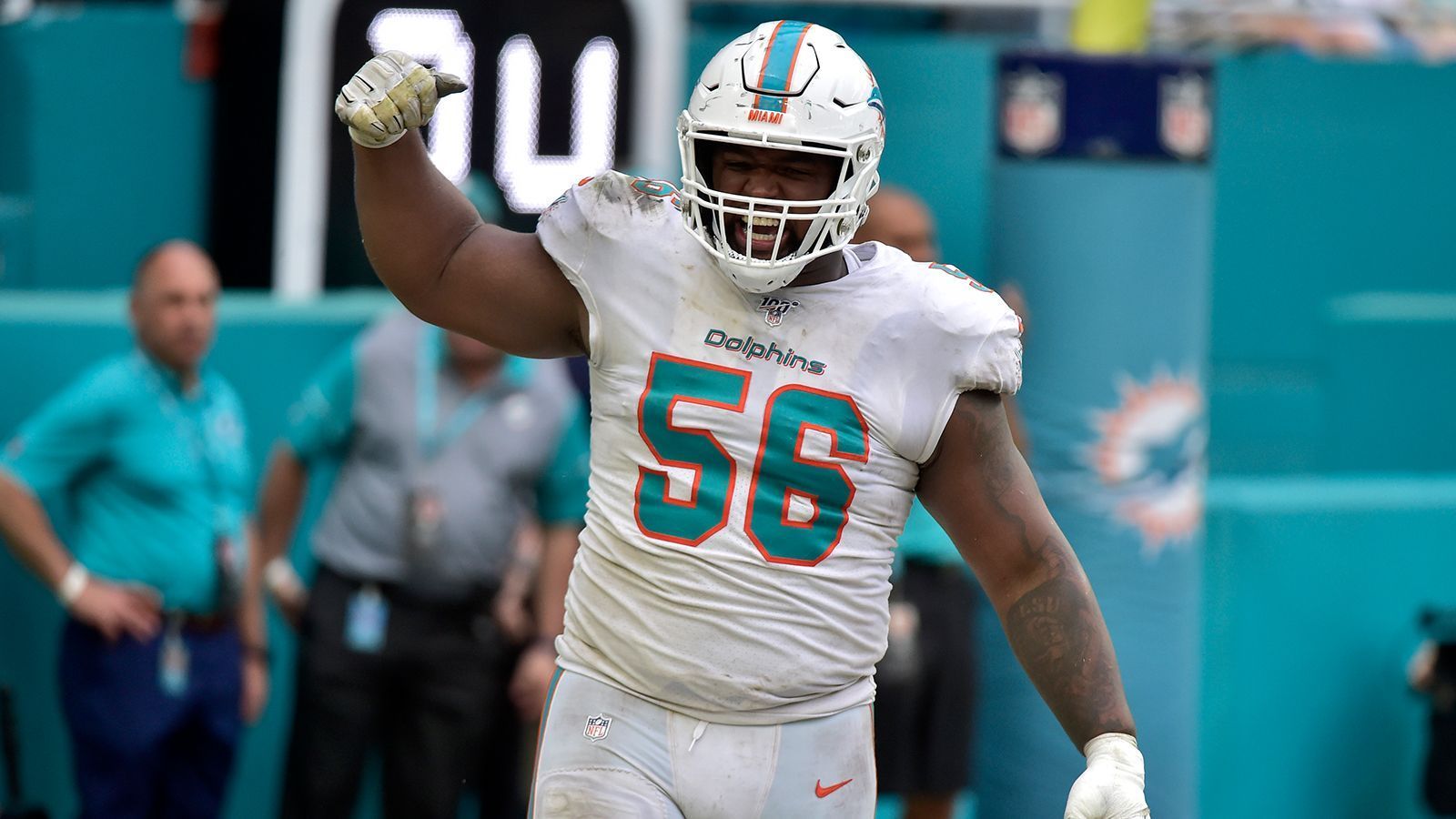 
                <strong>Davon Godchaux (Defensive Tackle)</strong><br>
                Es geht weiter mit defensiver Verstärkung. Der Nose Tackle unterschreibt in Foxborough einen Zwei-Jahres-Vertrag, der ihm bis zu 16 Millionen US-Dollar einbringen soll. Die vergangene Saison verpasste der 26-Jährige aufgrund einer Verletzung fast vollständig. Er kommt von den Miami Dolphins zu den Patriots. 
              