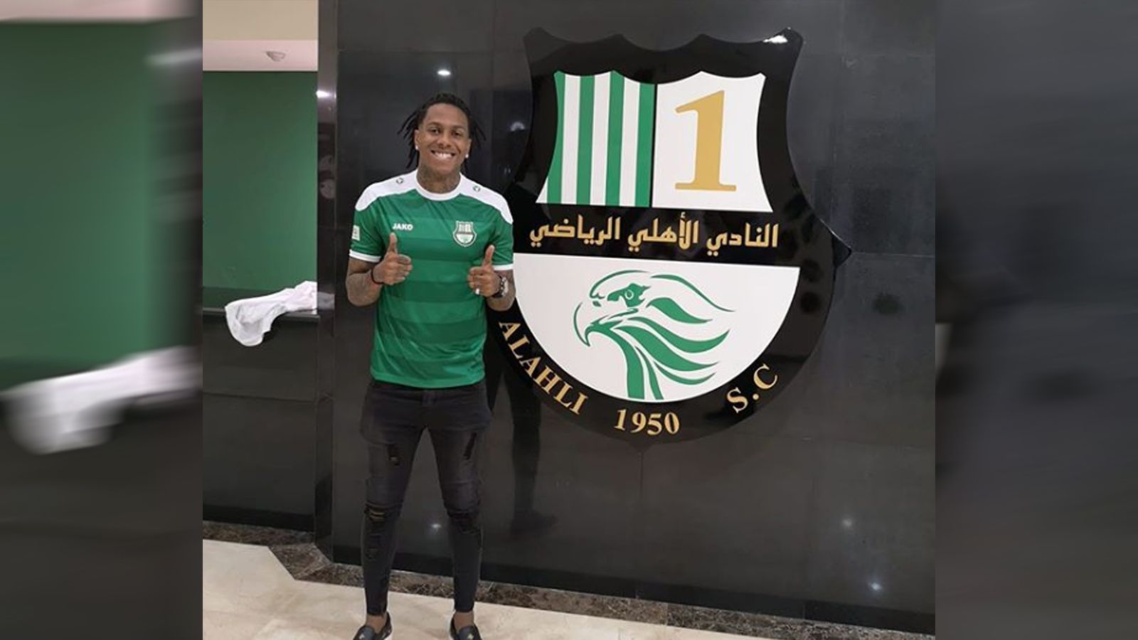 
                <strong>Abel Hernandez (Al Ahli Sports Club)</strong><br>
                Seit Juli geht der frühere uruguayische Nationalspieler Abel Hernandez in Katar auf Torejagd. Der 29-Jährige schloss sich Al Ahli an und schon am 2. Spieltag machte sich die Verpflichtung bezahlt. Hernandez traf beim 3:0-Sieg Al Ahlis gegen den Al Sailiya Sport Club gleich doppelt. Vor seinem Katar-Engagement spielte Hernandez unter anderem für ZSKA Moskau oder Hull City. Er unterschrieb im WM-Gastgeberland von 2022 einen Dreijahresvertrag. 
              