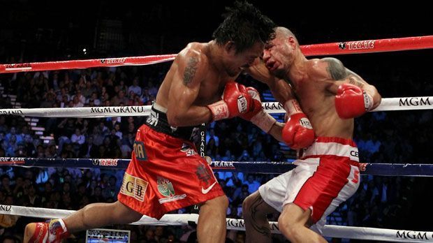 
                <strong>Manny Pacquiao vs Miguel Cotto (2009)</strong><br>
                Seinen siebten WM-Titel holte sich Pacquiao noch im selben Jahr. Diesmal im Weltergewicht. Nach seinem TKO-Sieg gegen Miguel Cotto wurden erstmals Stimmen laut, die einen Megafight mit dem ungeschlagenen Floyd Mayweather forderten. Die Verhandlungen darüber scheiterten allerdings immer wieder.
              