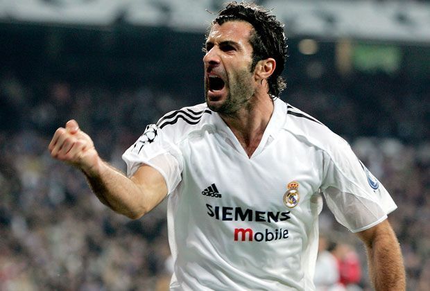 
                <strong>Rechtes Mittelfeld: Luis Figo</strong><br>
                Die Vita des Portugiesen liest sich wie ein "who is who" der europäischen Fußball-Elite: Sporting Lissabon, FC Barcelona, Real Madrid, Inter Mailand. Der Weltfußballer von 2001 ist mit 127 Einsätzen Rekordnationalspieler Portugals.
              