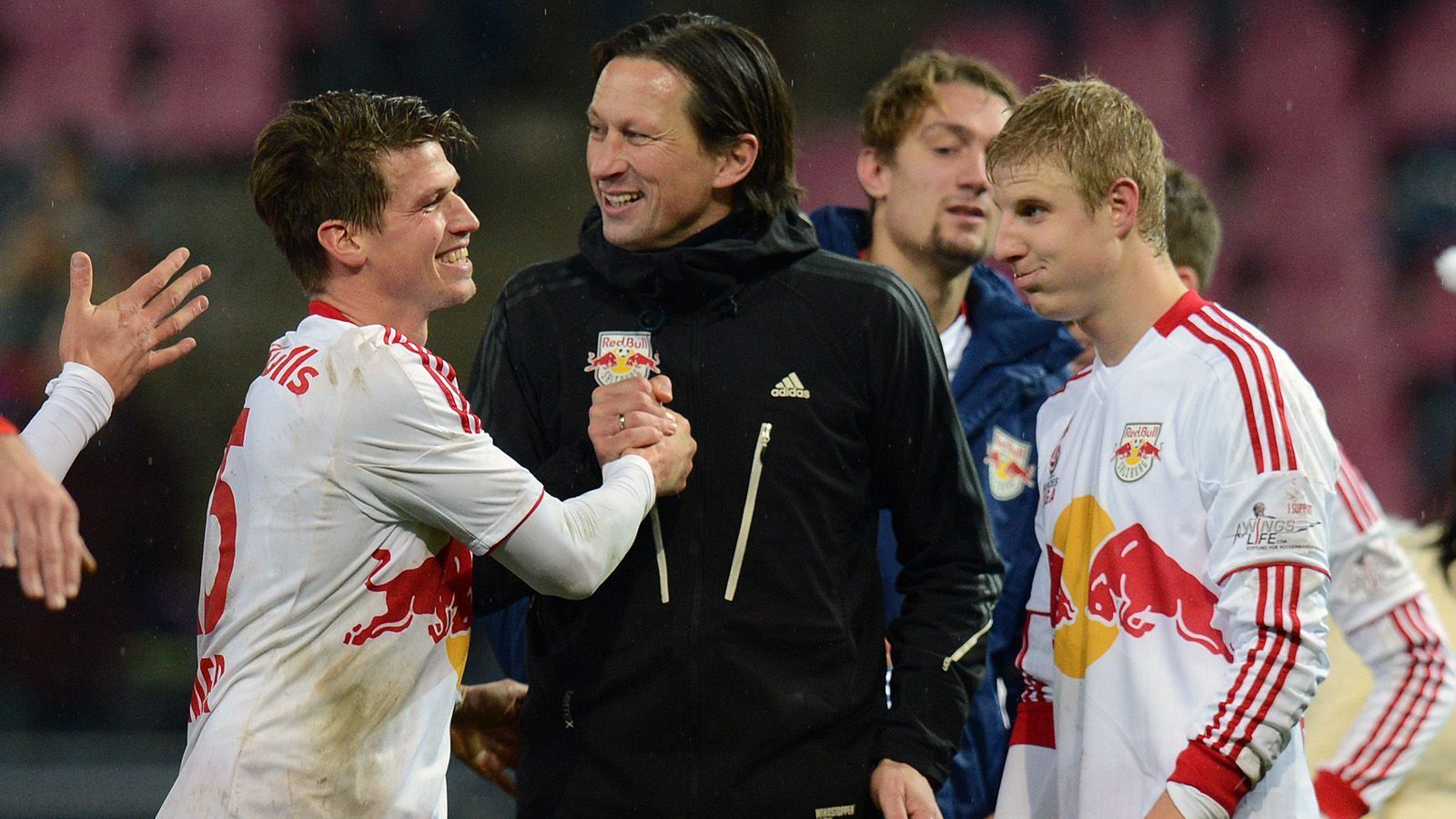 
                <strong>Roger Schmidt (Österreich)</strong><br>
                Meister im Ausland mit: Red Bull Salzburg (2013/14)
              