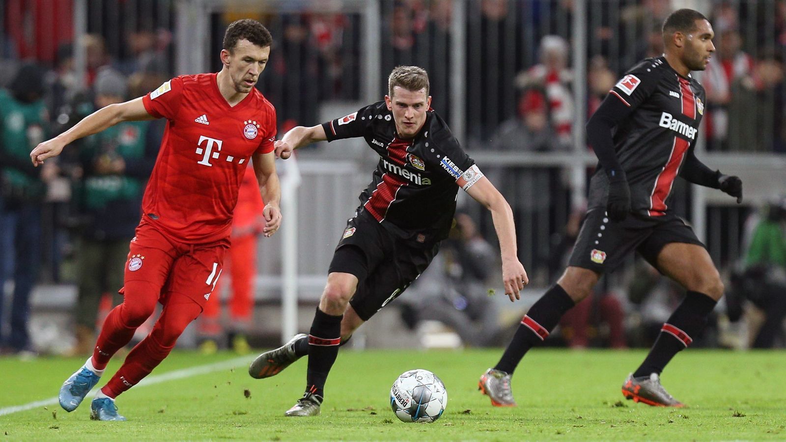 
                <strong>Ivan Perisic</strong><br>
                Bei seinem Startelf-Debüt unter Flick unterlaufen dem Kroaten ein paar leichtsinnige Aktionen. Positiv: Er sucht regelrecht die Zweikämpfe. Vor der Pause lässt sich Perisic allerdings das sichere 2:2 vom Fuß grätschen. Auch Müllers Bogenlampen-Vorlage kann der Vizeweltmeister aus kurzer Distanz nicht verwerten. Nach 70 Minuten wird er erlöst, als Coutinho das Feld betritt. ran-Note: 5
              
