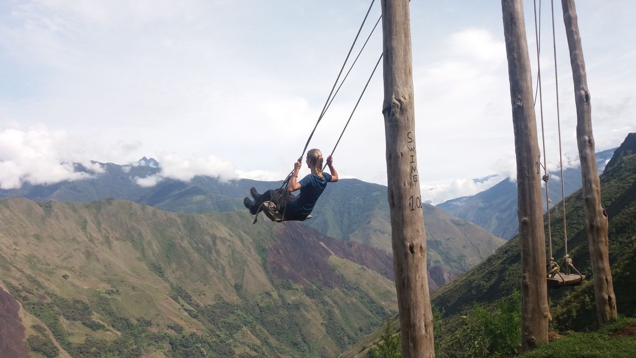 Wow! Die Schaukel ist kein Inkabauwerk. Aber sie bietet auf der Trekkingtour zum Machu Picchu atemberaubende Ausblicke auf das alte Reich der Inkas.