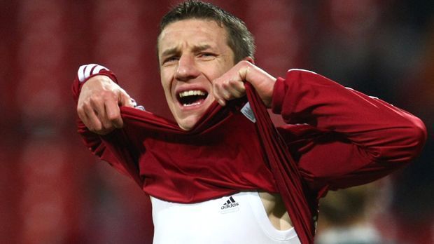 
                <strong>Marek Mintal</strong><br>
                Der Tscheche spielte acht Jahre lang für den 1. FC Nürnberg und macht so mancher Abwehr das Leben schwer. In der Saison 2004/05 wurde der Stürmer Torschützenkönig der Bundesliga - und war dabei für seine Gegenspieler meist wie ein "Phantom".
              