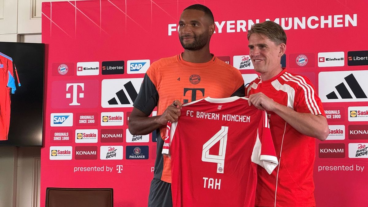 Jonathan Tah bei seiner Vorstellung beim FC Bayern