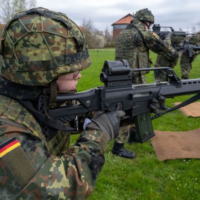 Soldaten bei der Grundausbildung auf dem Gelände der Marinetechnikschule (MTS) in Parow, Mecklenburg-Vorpommern