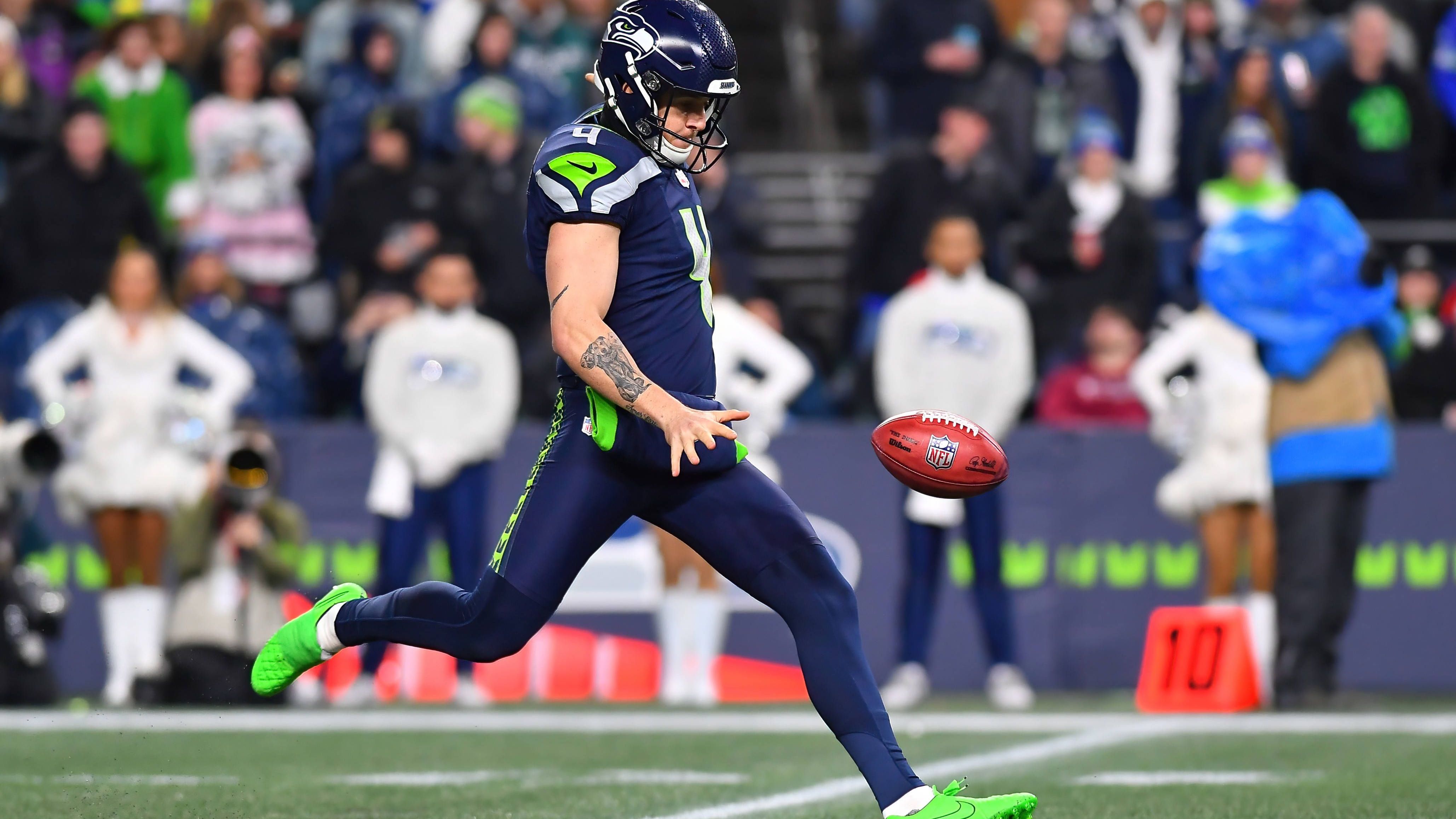 <strong>Platz 18: Seattle Seahawks</strong><br>Die Seahawks zeigten vergangene Saison eine solide Defensivleistung. Hinzu kommt mit Michael Dickson und seinen 3.303 Yards ein durchschnittlicher Punter. Schwächen zeigten sie bei der Field-Goal-Genauigkeit (83,3 Prozent) und den Punt-Returns. Erstklassig ist hingegen der Kickoff-Return. Mit 680 Yards belegen die Seahawks hier NFL-Rang drei.
